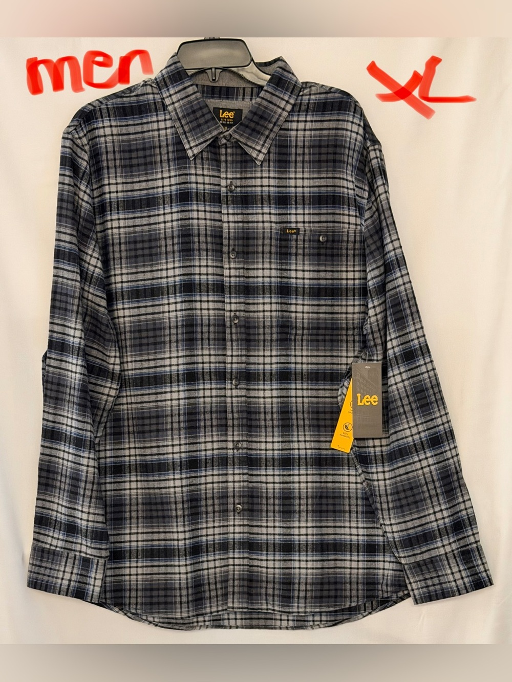 Lee Men’s Blue and Gray Plaid Button-Up Shirt